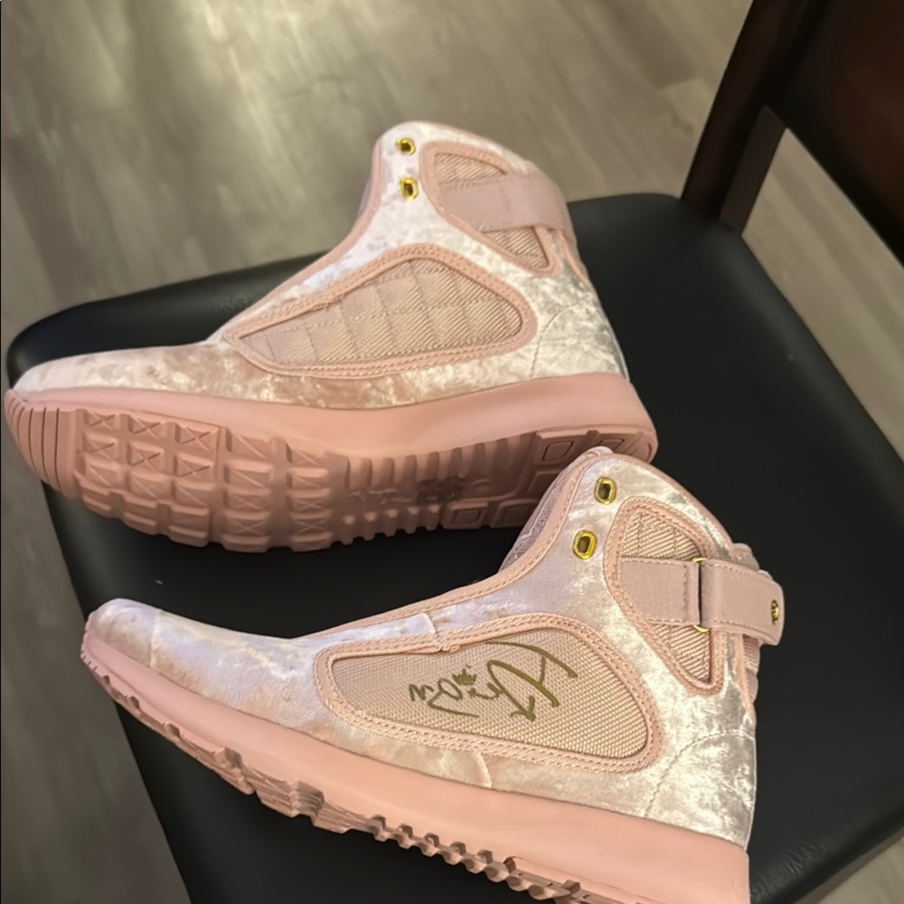 Vlado Footwear Atlas lll Pink Women Size 8.5 Comes With Extra Laces